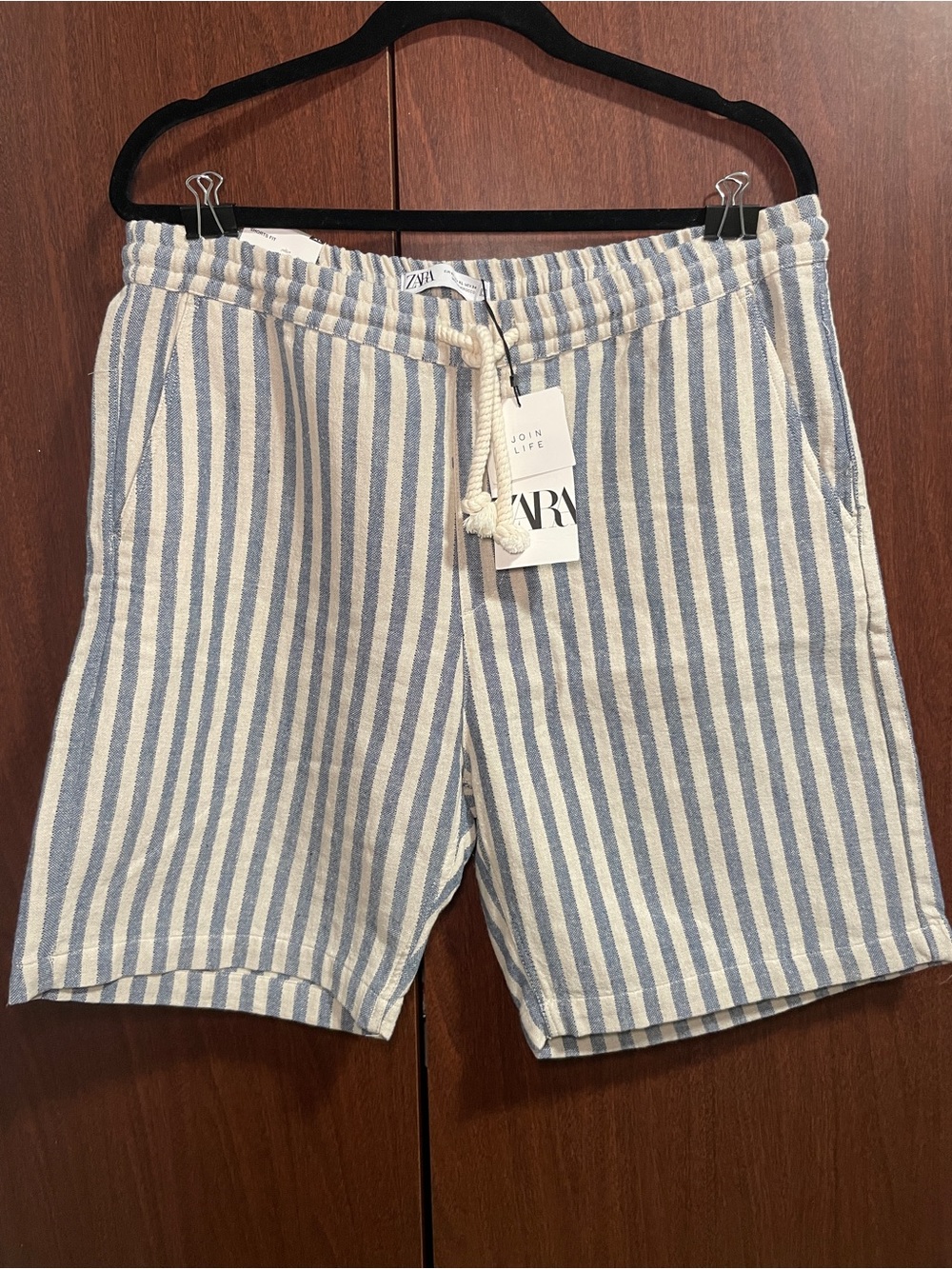 Zara Men’s Cream & Blue Vertical Stripe Drawstring Shorts